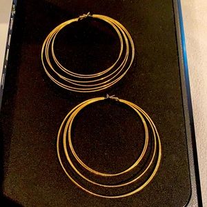 URBAN OUTFITTERS GOLD PLATED HOOP EARRINGS